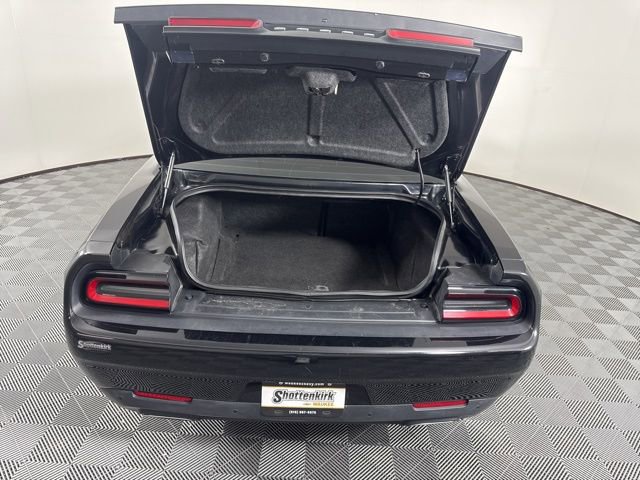 Used 2016 Dodge Challenger SXT w/ Driver Convenience Group RWD image 13