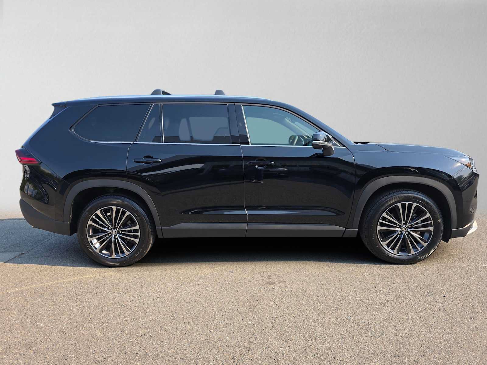 Used 2025 Toyota Grand Highlander AWD Hybrid image 2