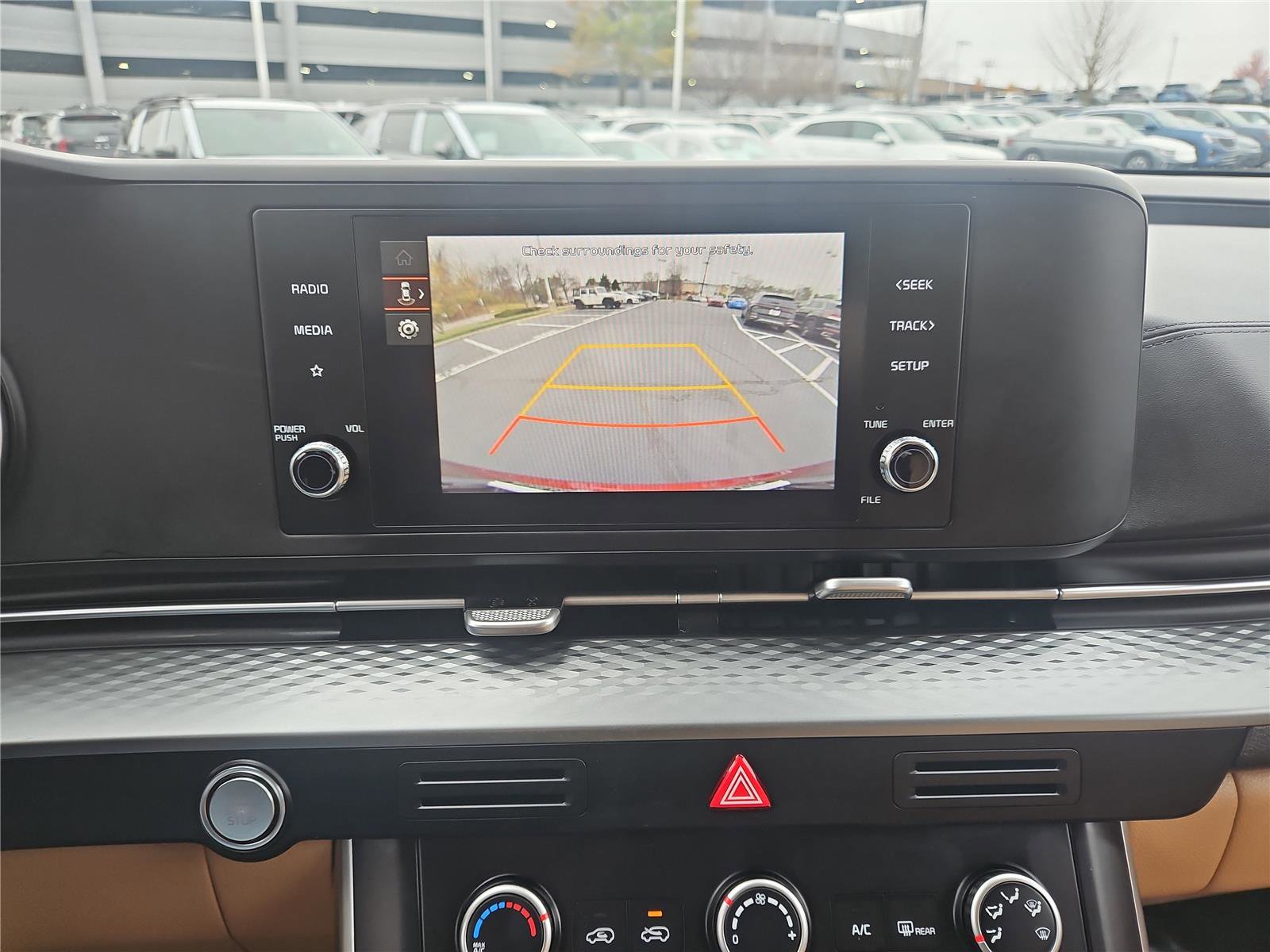 Used 2023 Kia Carnival LX image 22