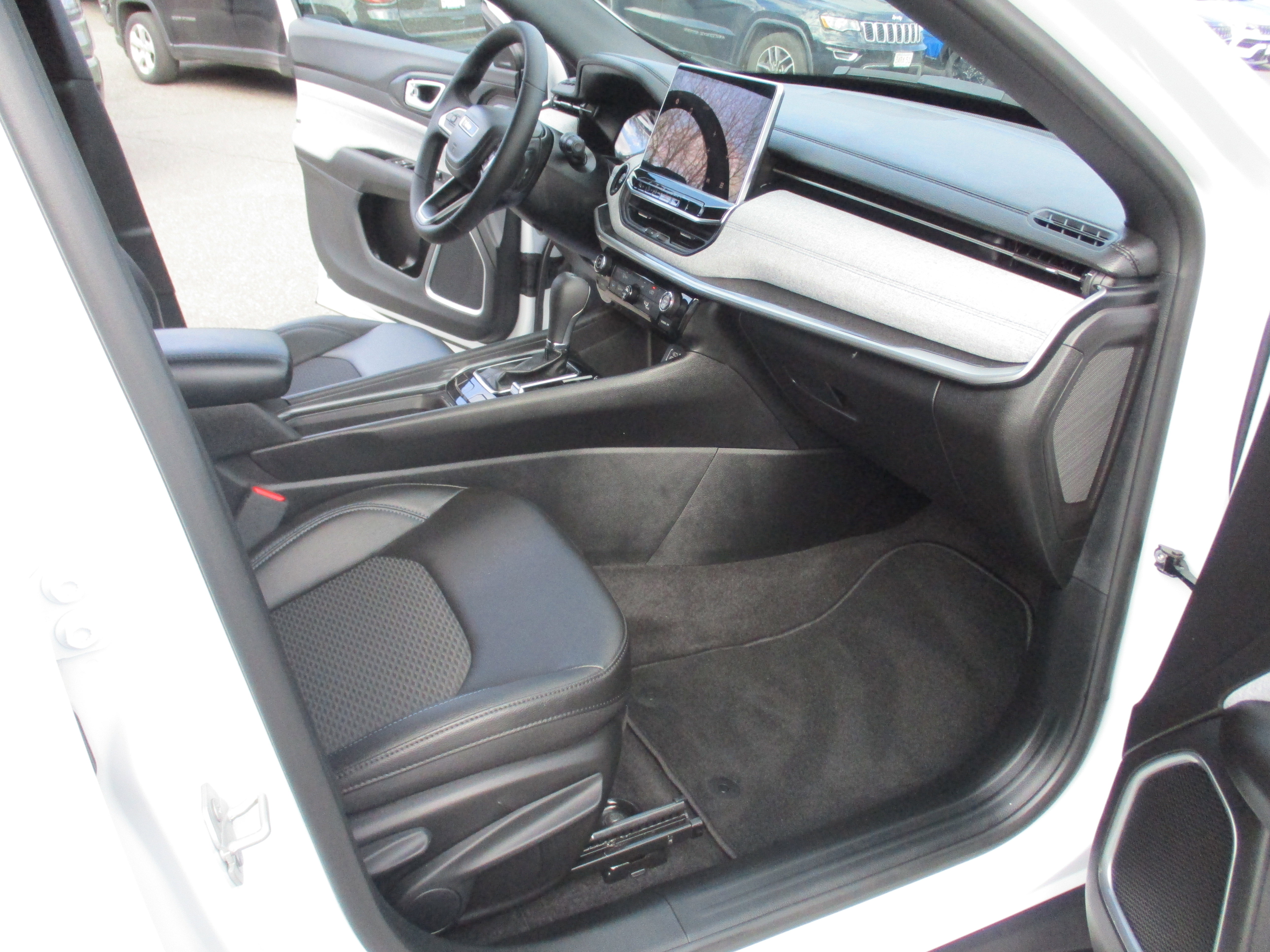 Certified 2024 Jeep Compass Latitude image 15