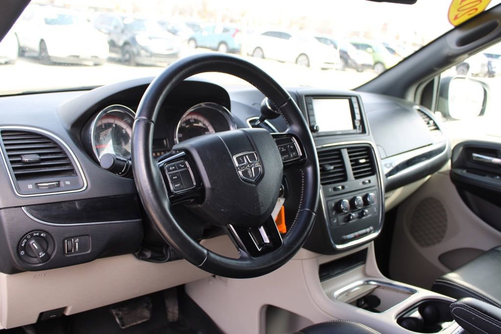 Used 2019 Dodge Grand Caravan SXT image 17