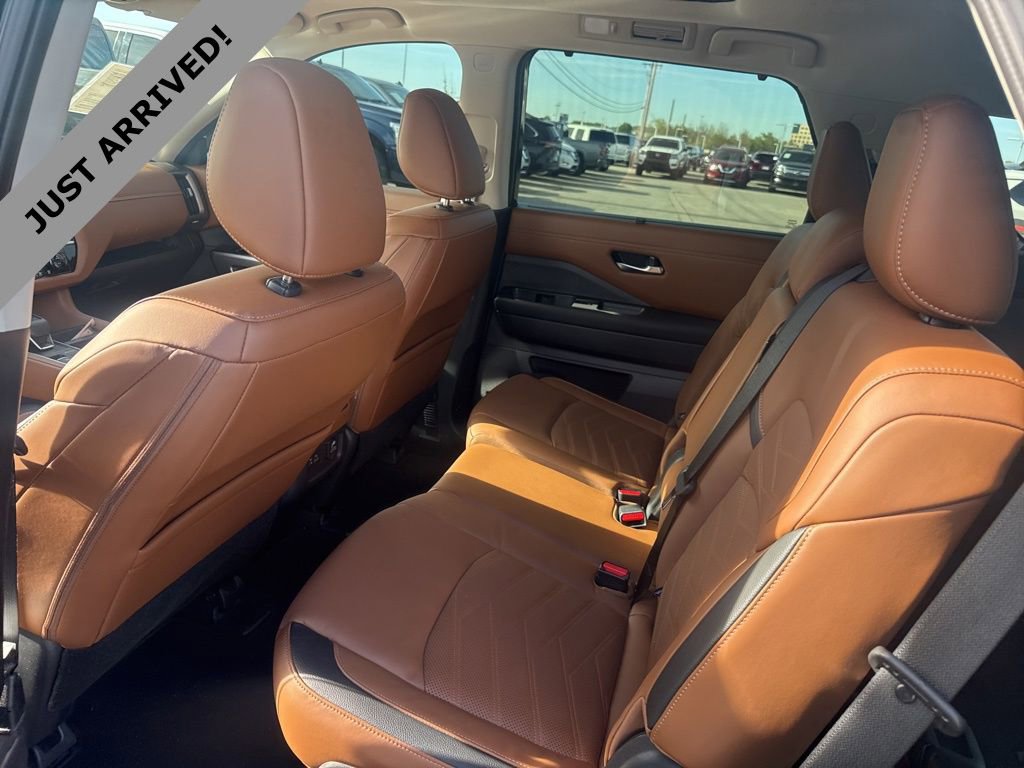 Certified 2023 Nissan Pathfinder Platinum w/ Black Appearance Package image 15