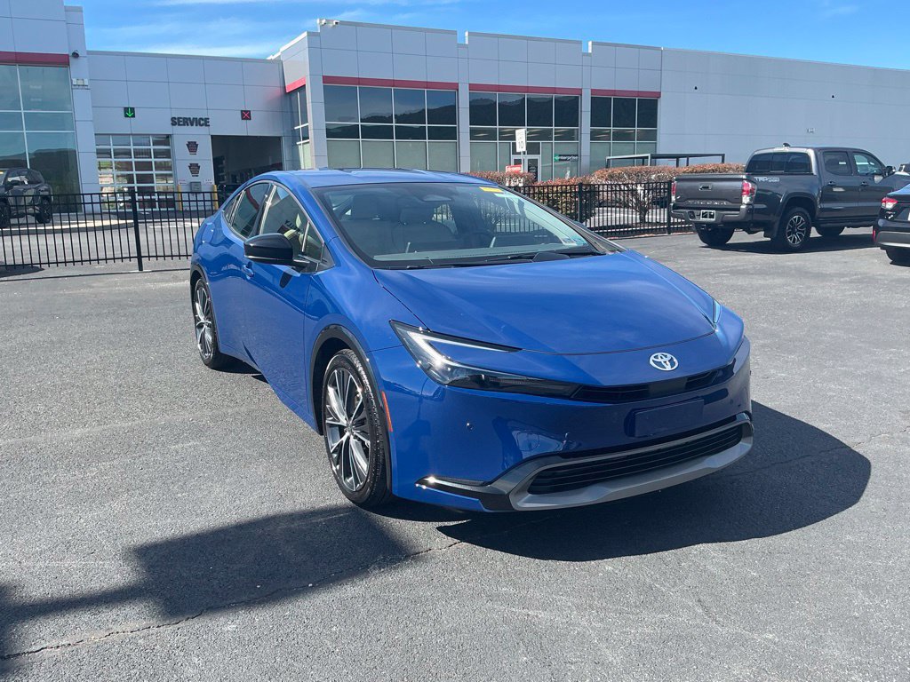 Certified 2024 Toyota Prius XLE FWD image 3