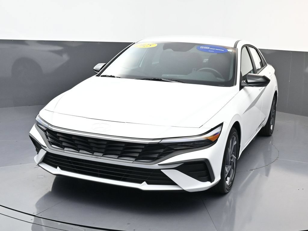 Certified 2025 Hyundai Elantra SEL FWD image 8