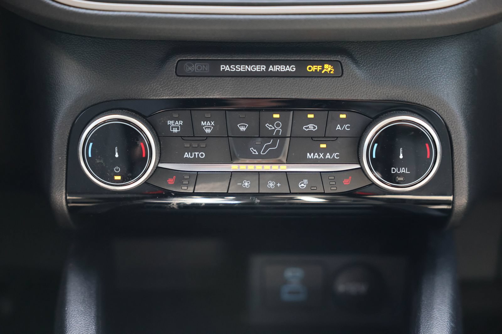 Used 2022 Ford Escape SE w/ SE Sport Appearance Package AWD/4WD image 23