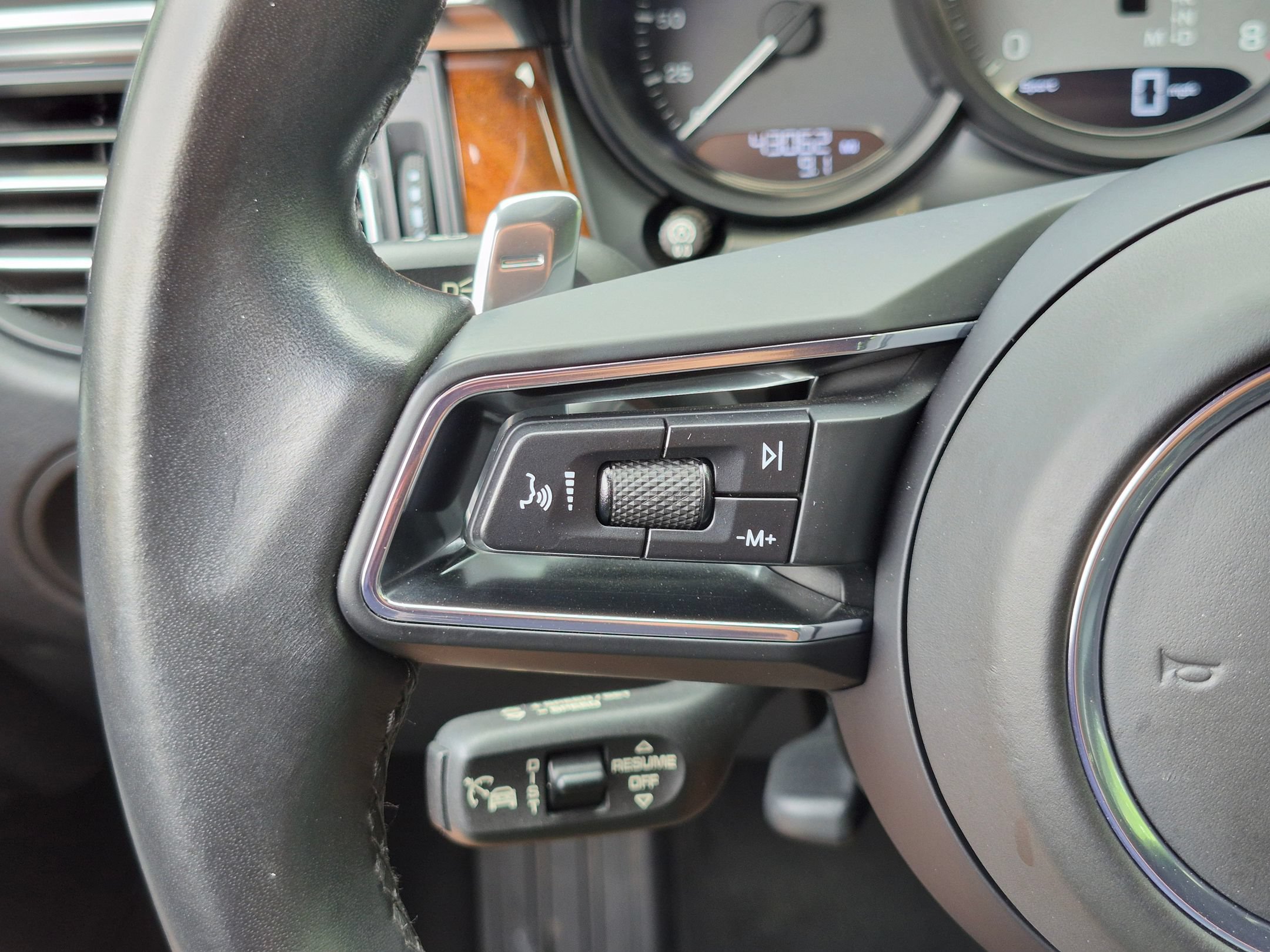 Certified 2022 Porsche Macan S AWD/4WD image 9