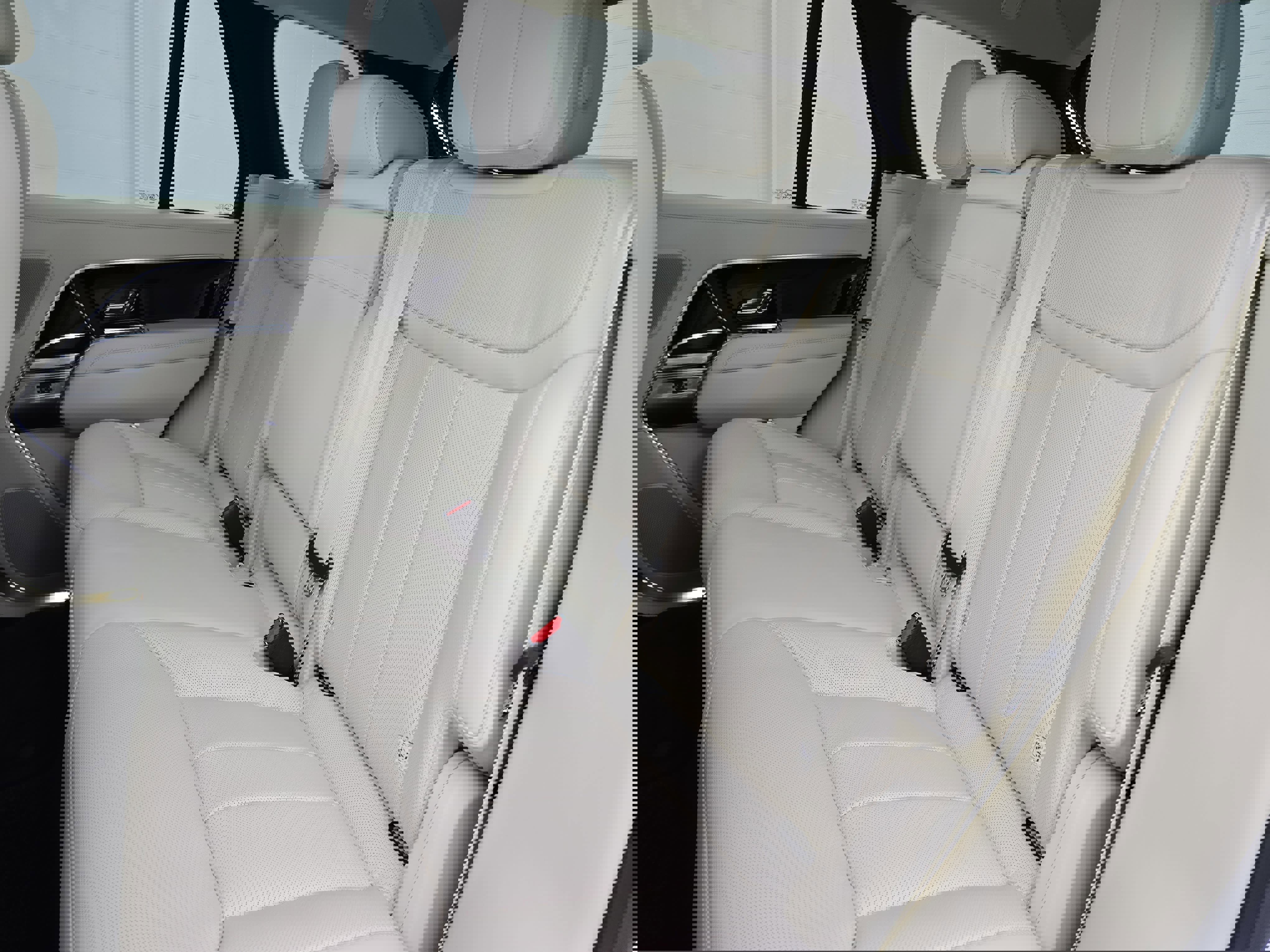 Used 2025 Land Rover Range Rover SE image 14