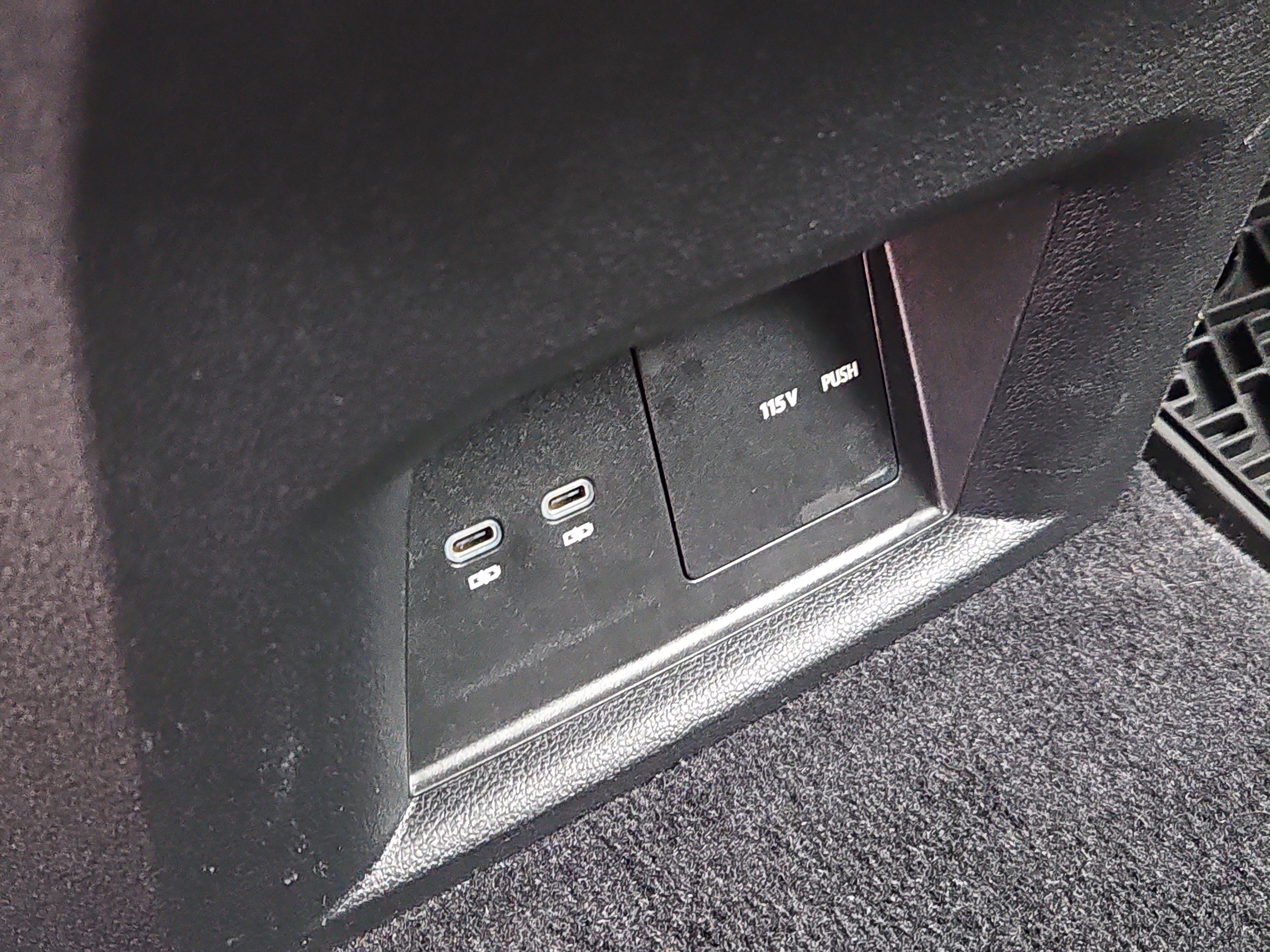 Certified 2023 Volkswagen Atlas SE w/ Black Wheel Package image 12