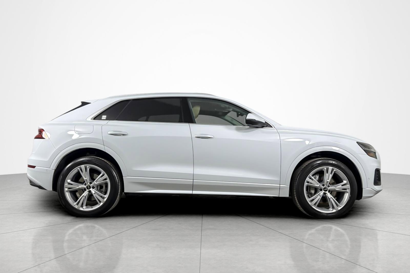 Used 2023 Audi Q8 Premium Plus AWD/4WD image 6