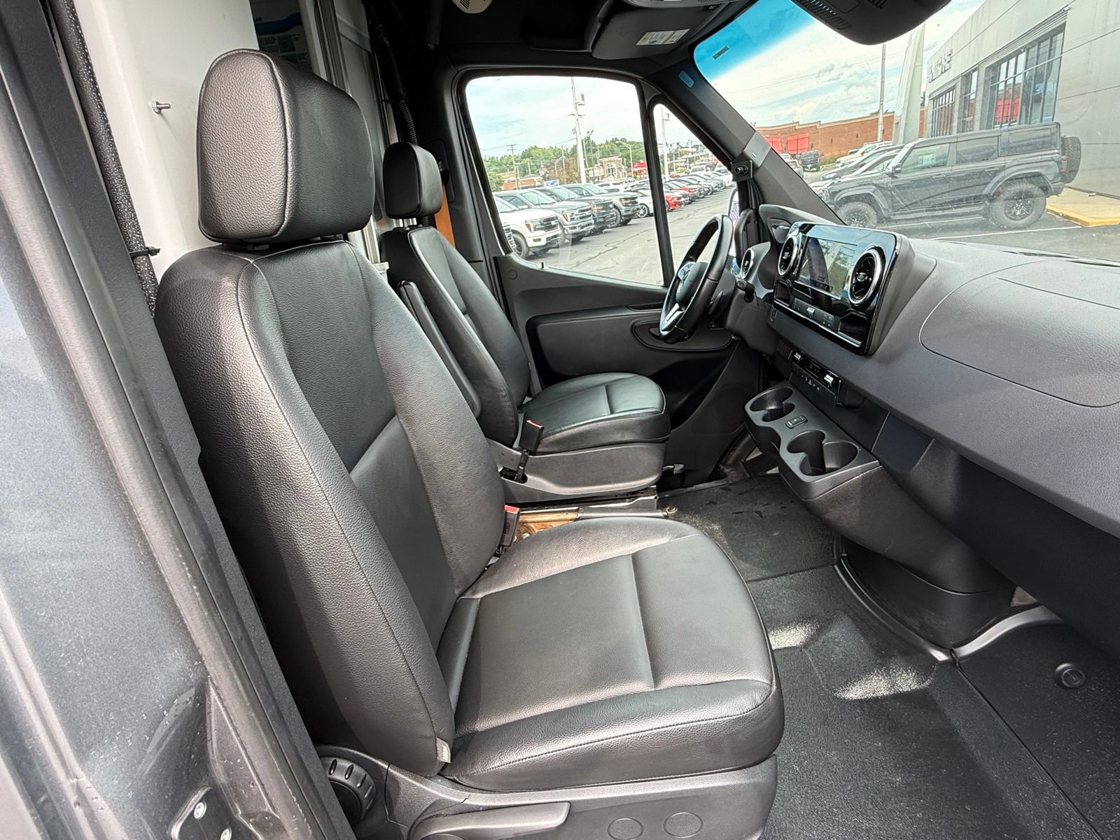 Used 2021 Mercedes-Benz Sprinter 4500 image 17