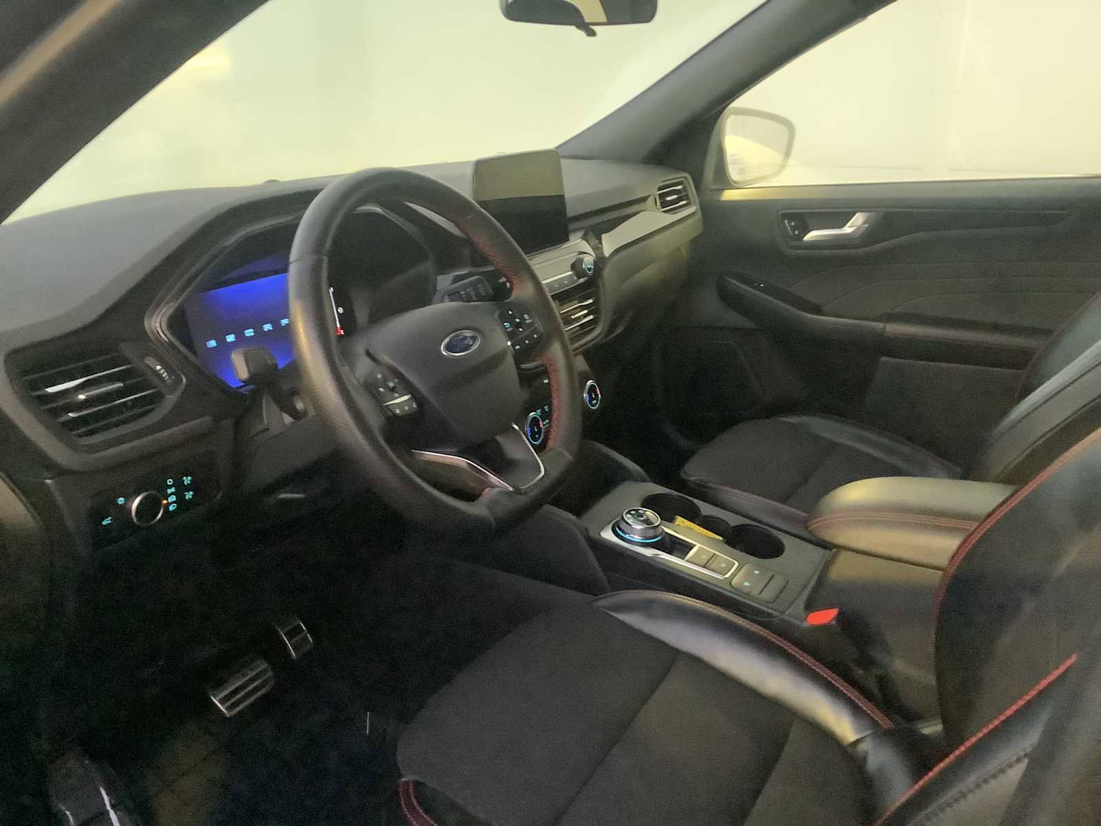 Used 2024 Ford Escape ST-Line image 3