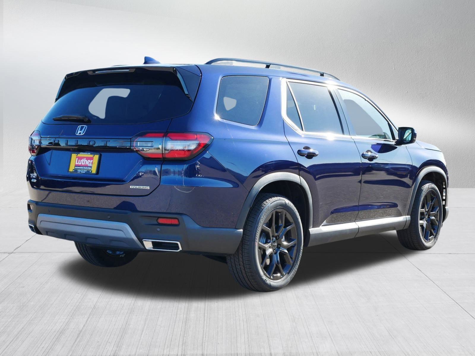 New 2025 Honda Pilot Touring image 4