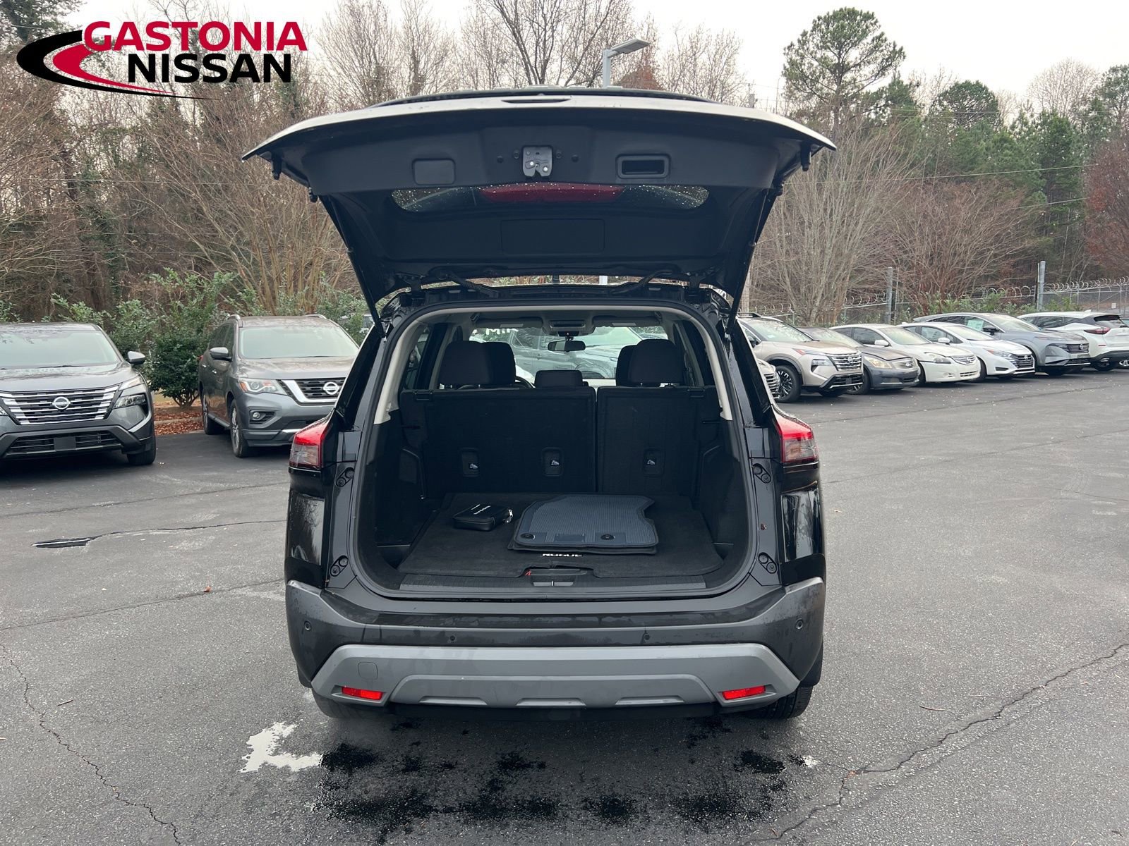 Used 2023 Nissan Rogue SV image 32