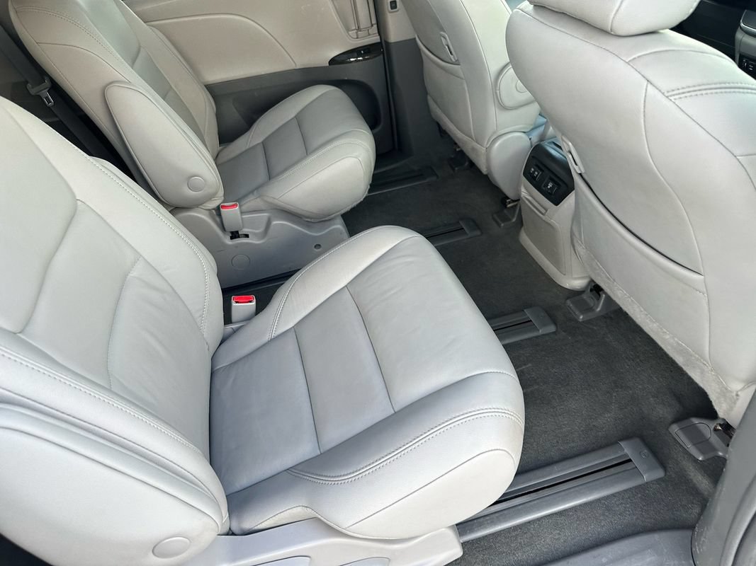 Used 2018 Toyota Sienna XLE w/ XLE Navigation Package AWD/4WD image 25