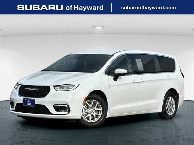 Used 2023 Chrysler Pacifica Touring-L FWD image 1