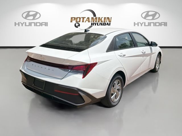 New 2026 Hyundai Elantra SE FWD image 5