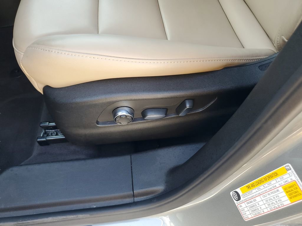 Used 2025 Cadillac XT4 Premium Luxury image 27