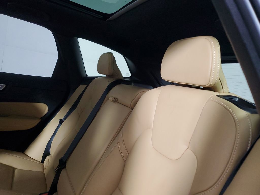 Used 2024 Volvo XC60 B5 Ultimate w/ Protection Package Premier image 15