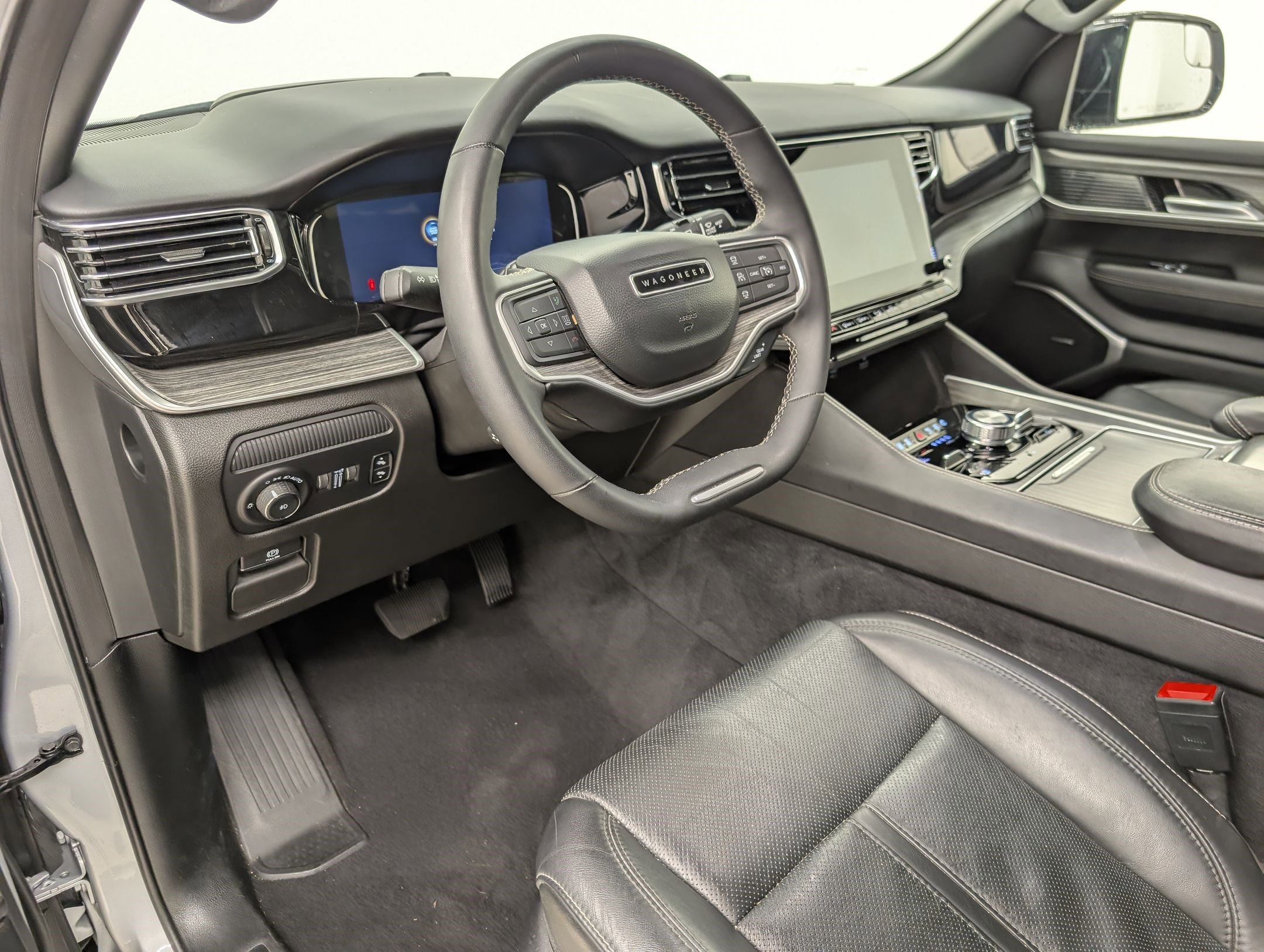 Used 2023 Jeep Wagoneer Series III w/ Preferred Equipment Group image 4