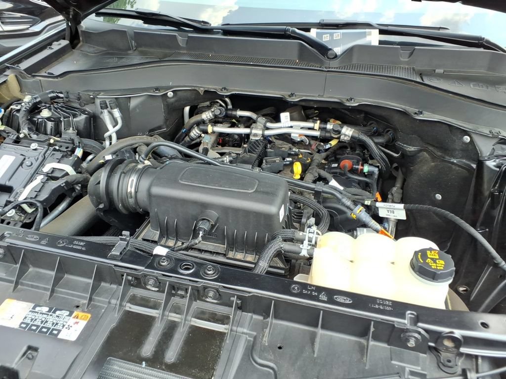 Used 2022 Ford Explorer XLT w/ Equipment Group 202A AWD/4WD image 28