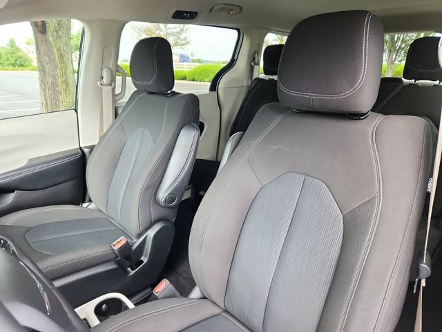 Used 2022 Chrysler Voyager LX FWD image 21