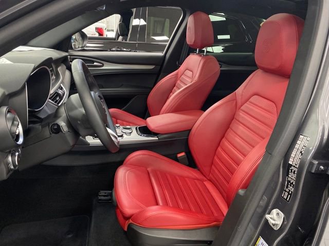 Used 2024 Alfa Romeo Stelvio Ti w/ Performance Driving Package image 18