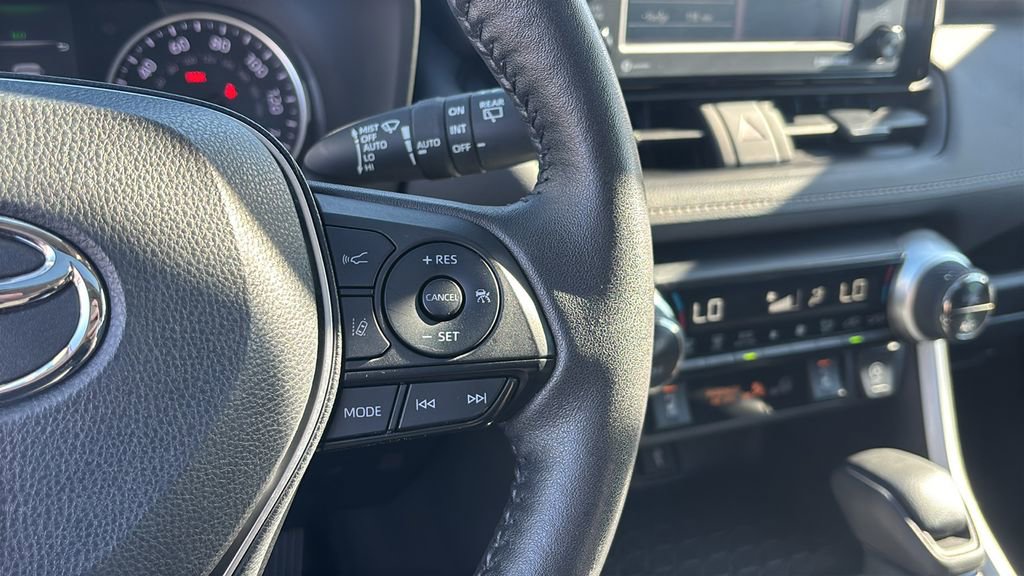 Used 2022 Toyota RAV4 XLE w/ Convenience Package image 18