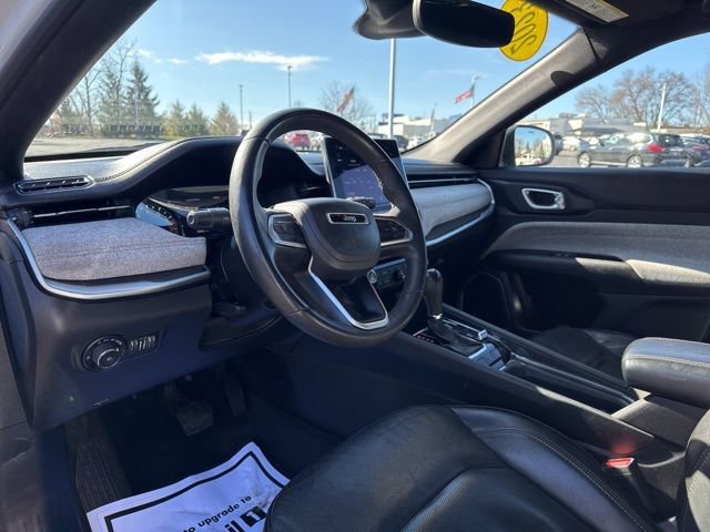 Used 2023 Jeep Compass Latitude image 9