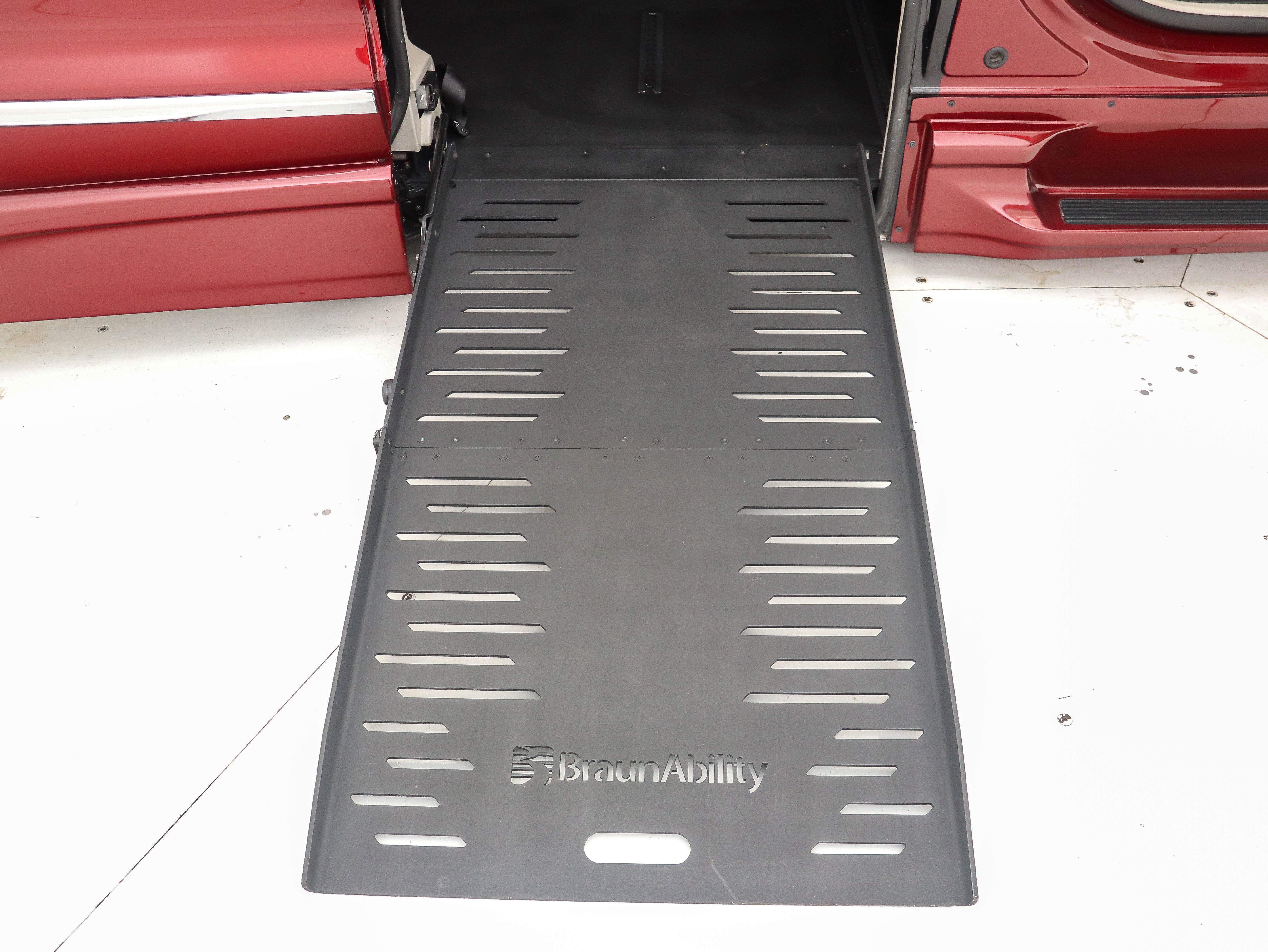 Used 2019 Chrysler Pacifica Touring-L image 15