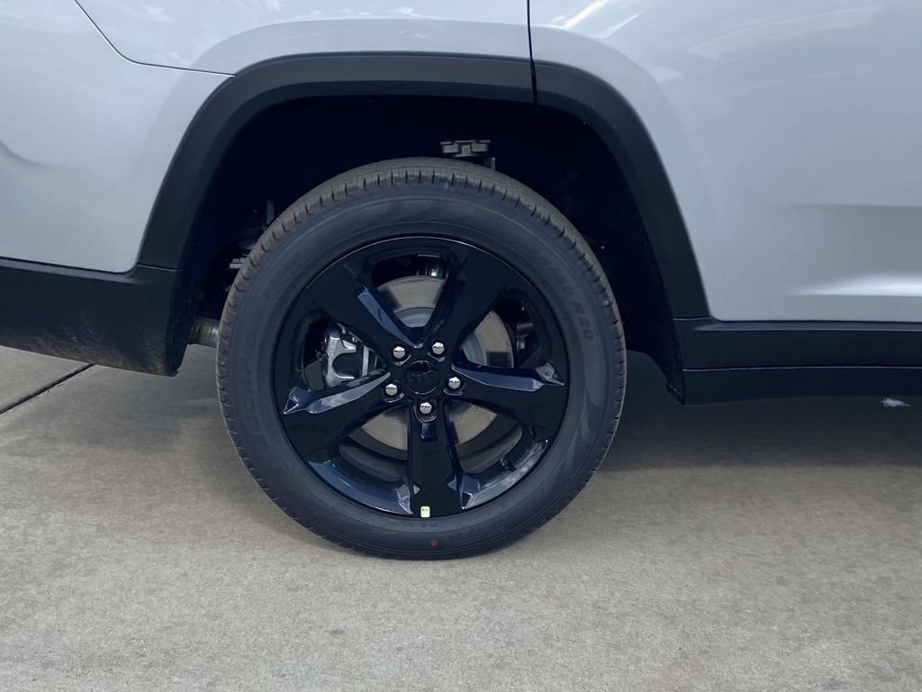 New 2026 Jeep Grand Cherokee L Limited w/ Limited Altitude Package RWD image 32