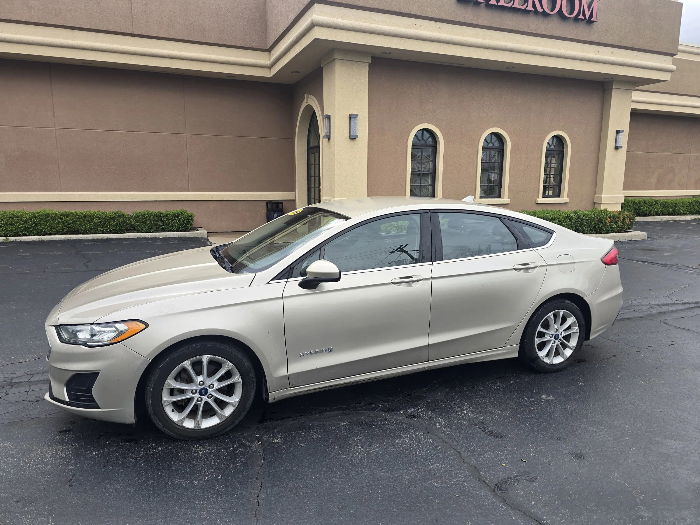 Used 2019 Ford Fusion SE FWD image 10