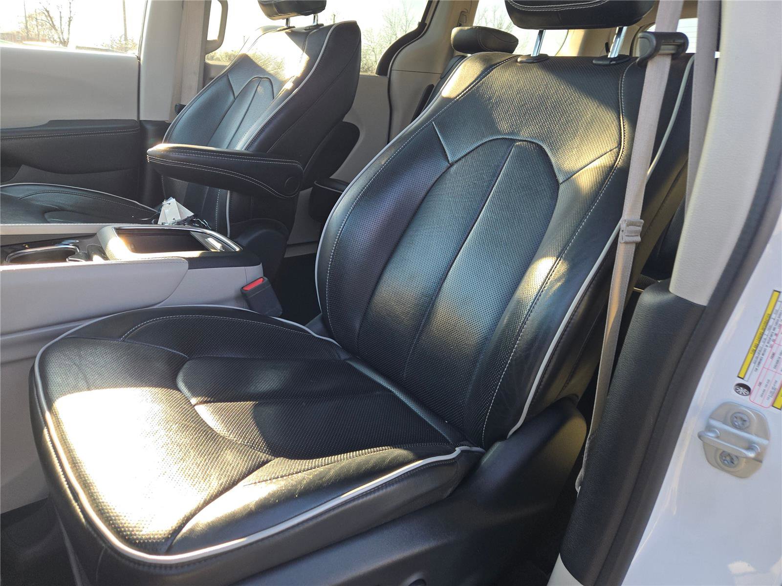Certified 2023 Chrysler Pacifica Limited FWD image 30
