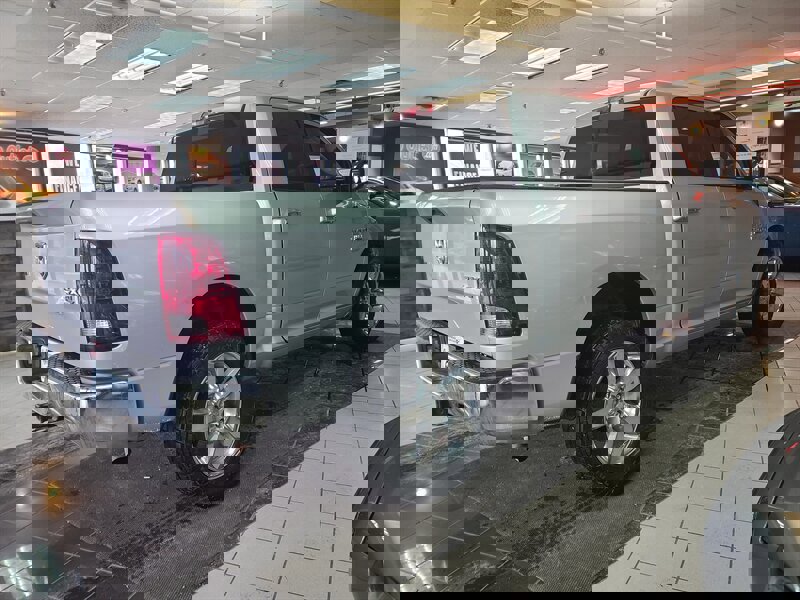 Used 2016 RAM 1500 Classic SLT w/ SLT Plus D￩cor Group image 5