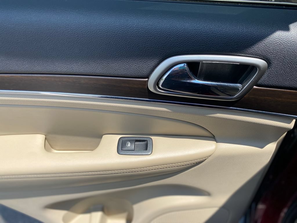 Used 2018 Jeep Grand Cherokee Limited AWD/4WD image 17