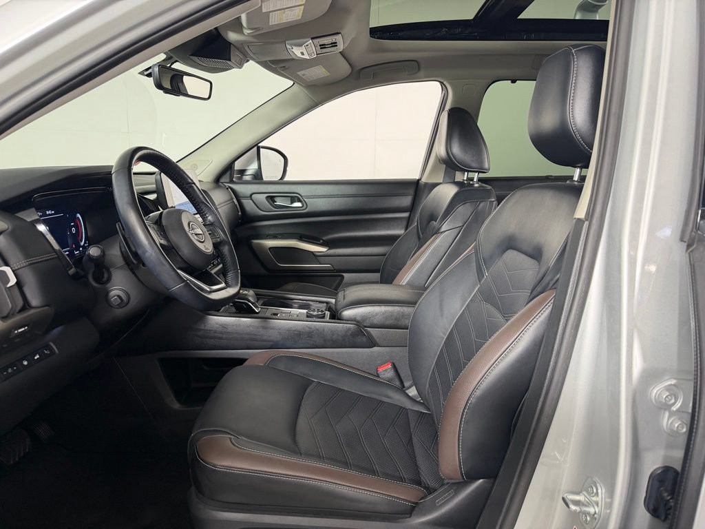 Used 2024 Nissan Pathfinder Platinum AWD/4WD image 21