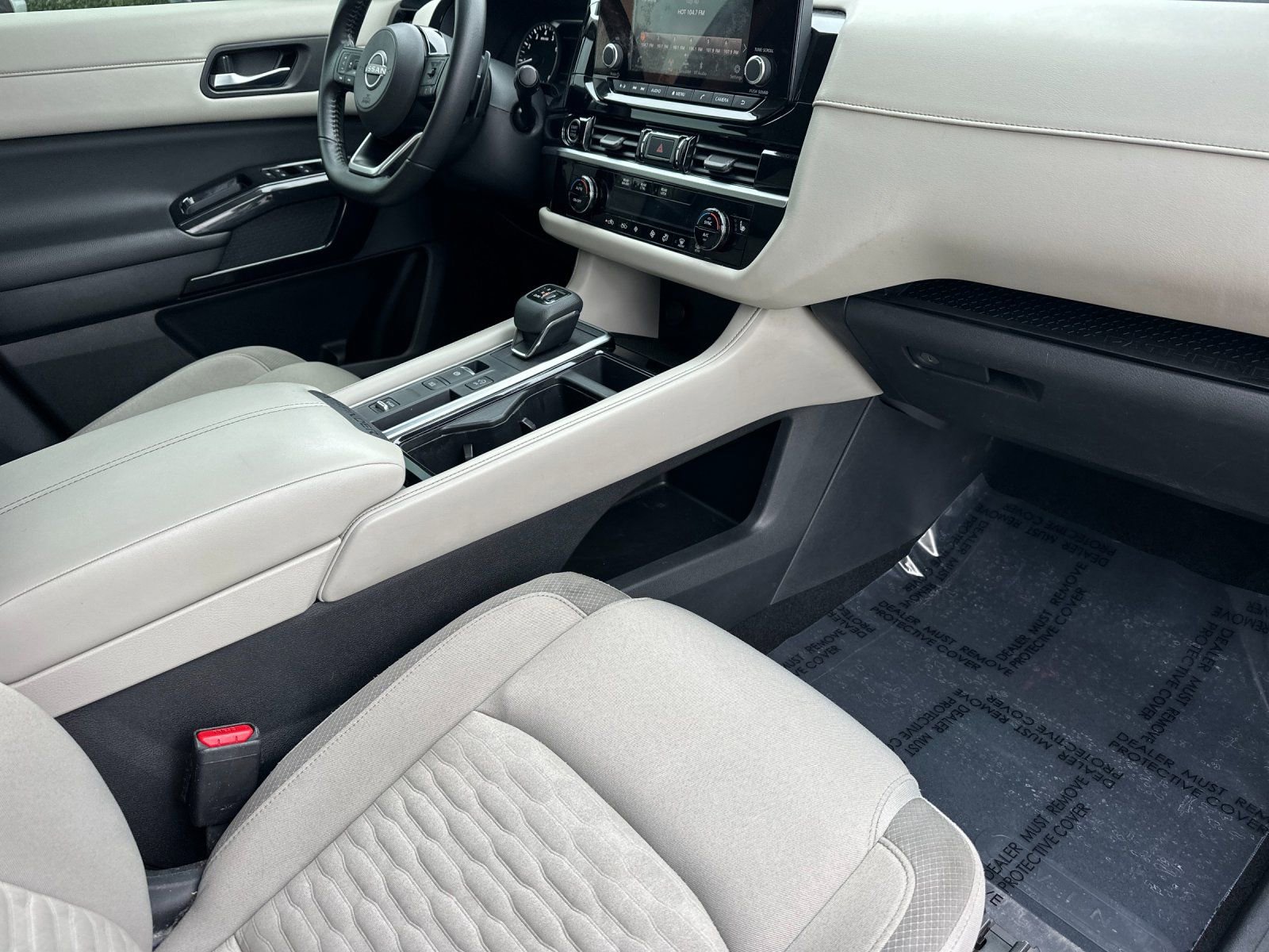 Used 2022 Nissan Pathfinder SV FWD image 16