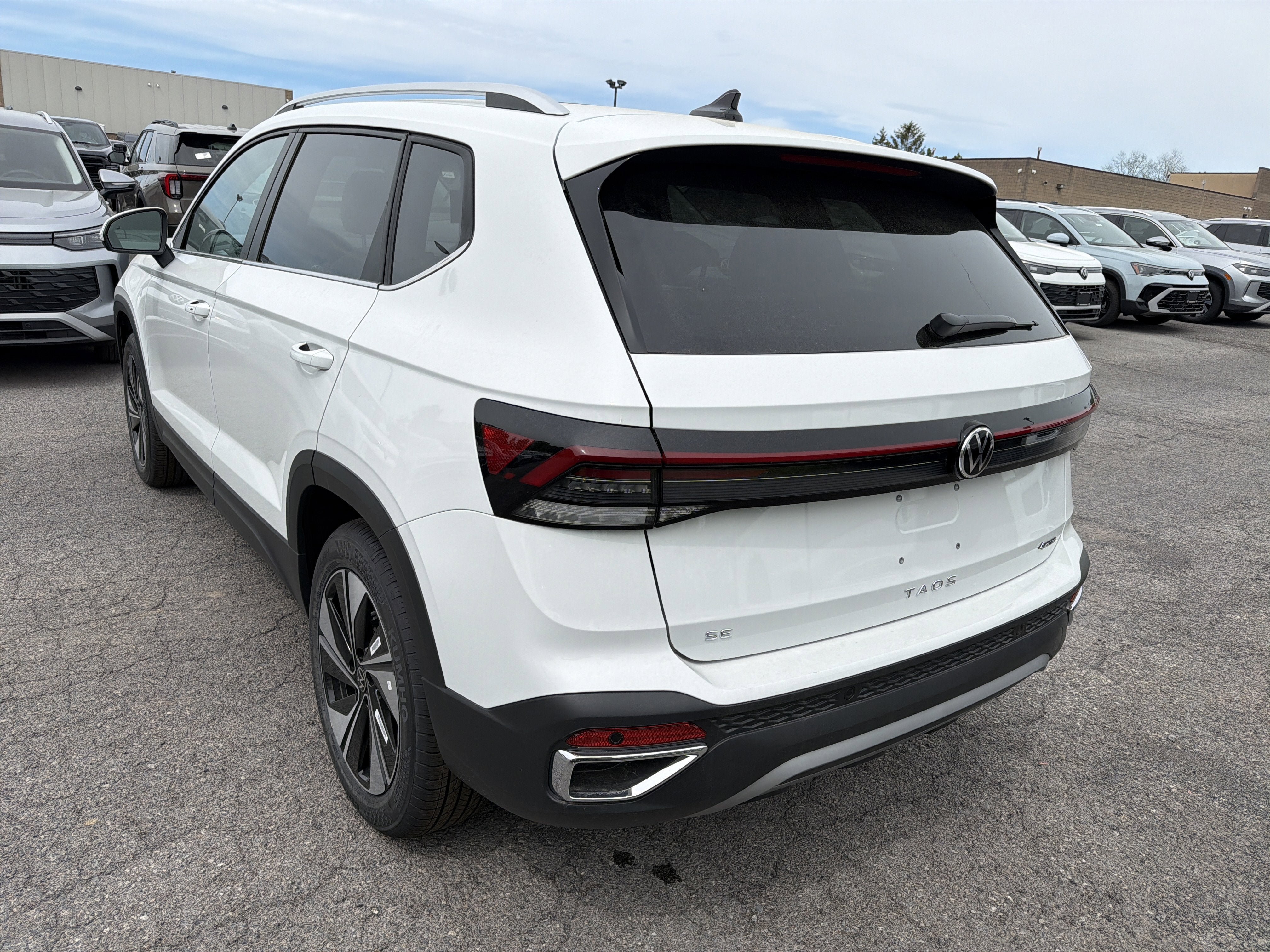 New 2026 Volkswagen Taos SE AWD/4WD image 5