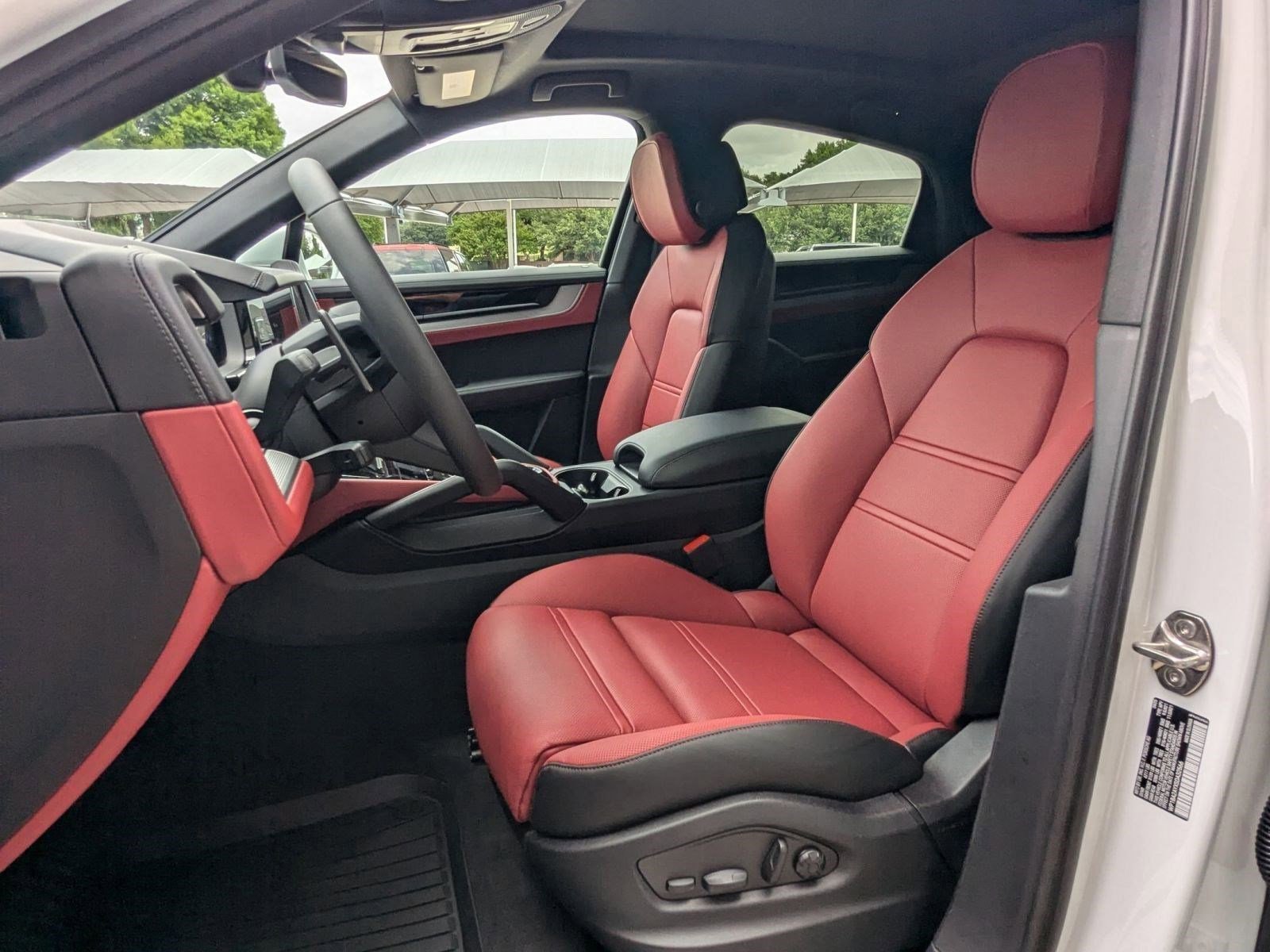 Certified 2025 Porsche Cayenne image 5