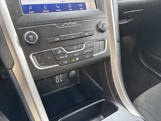 Used 2020 Ford Fusion SE image 26