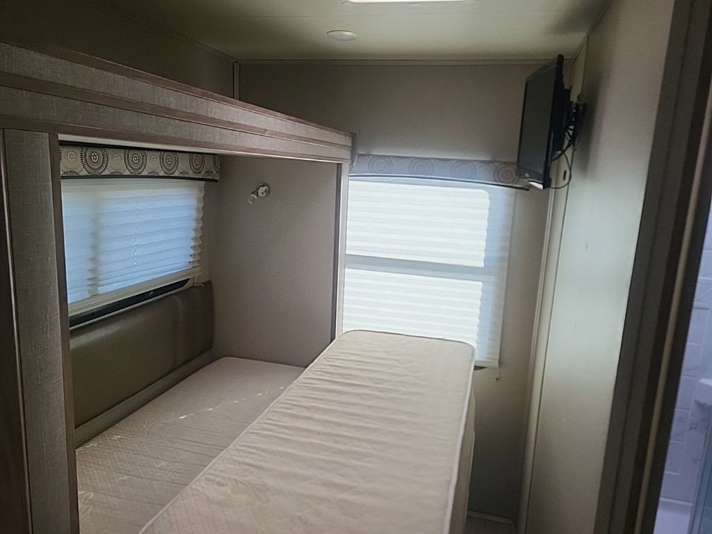 Used 2019 Ford E-450 and Econoline 450 Super Duty w/ Motorhome Prep Package image 15