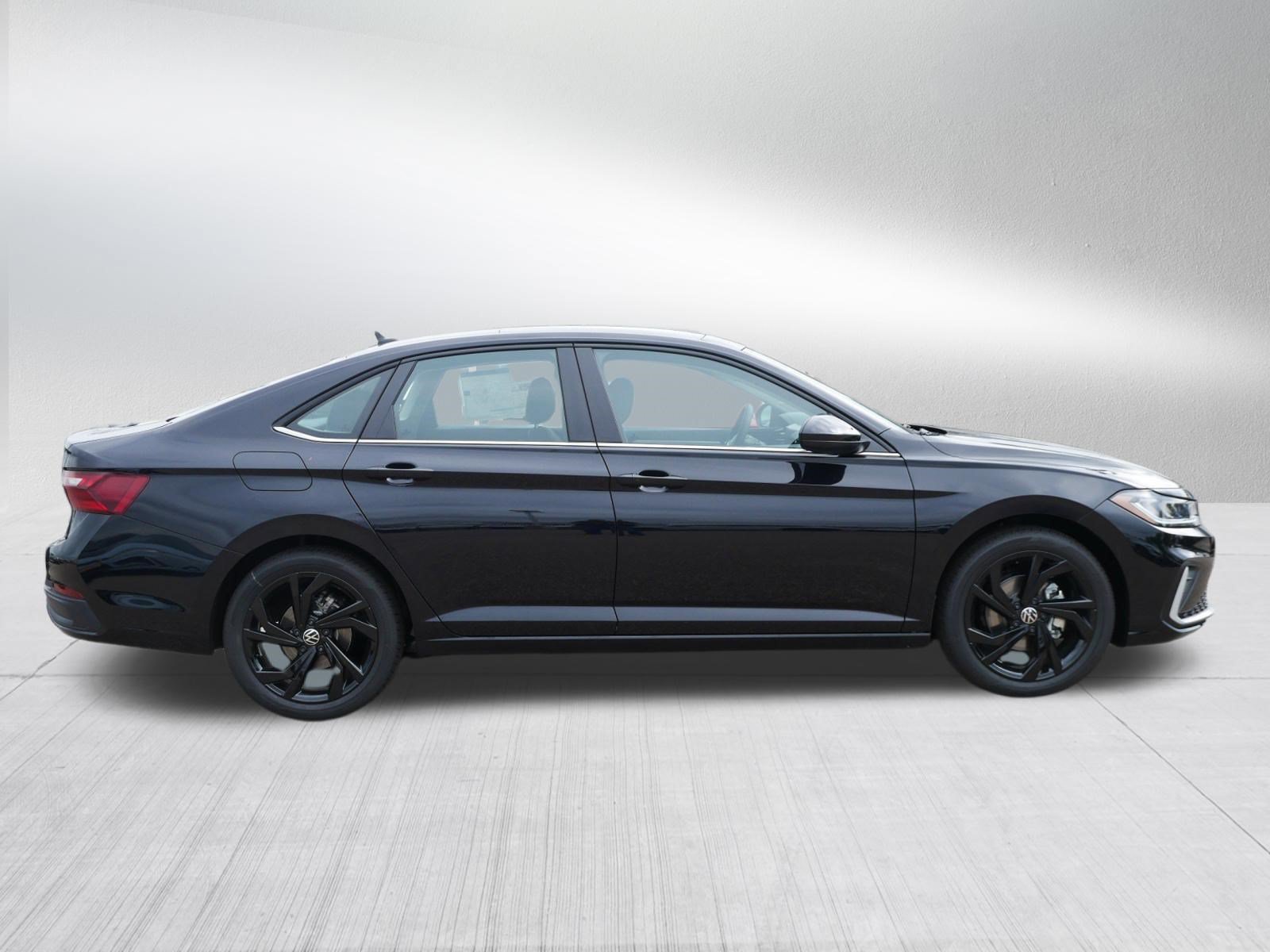 New 2027 Volkswagen Jetta SE FWD image 2