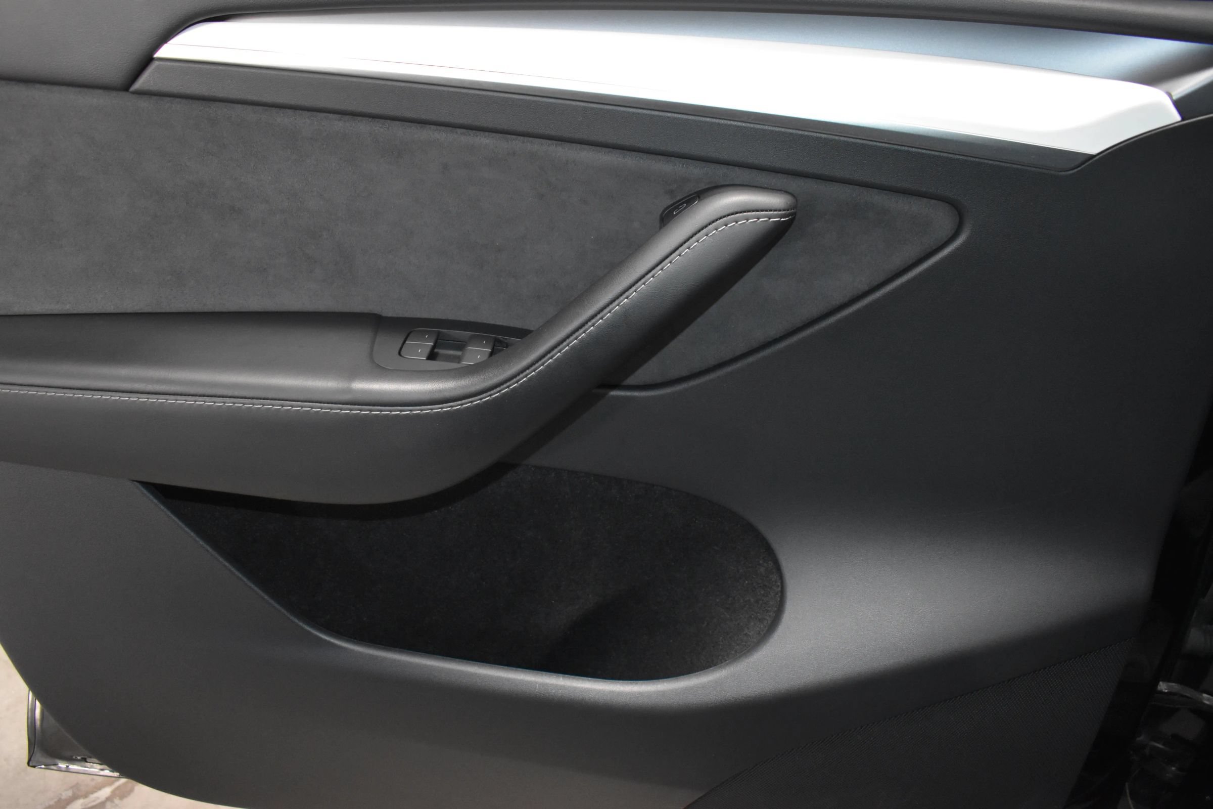 Used 2025 Tesla Model Y Long Range AWD/4WD image 19