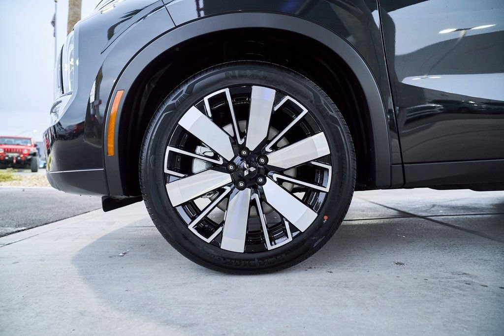 New 2026 Mitsubishi Outlander SE FWD image 3