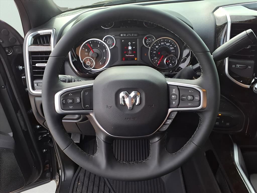 New 2025 RAM 3500 Big Horn AWD/4WD image 5