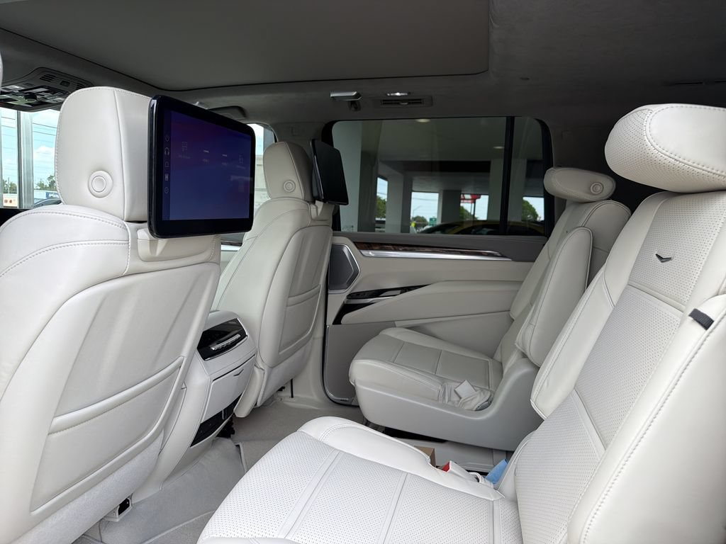 New 2026 Cadillac Escalade ESV Platinum Luxury w/ LPO, Radiant Package AWD/4WD image 19
