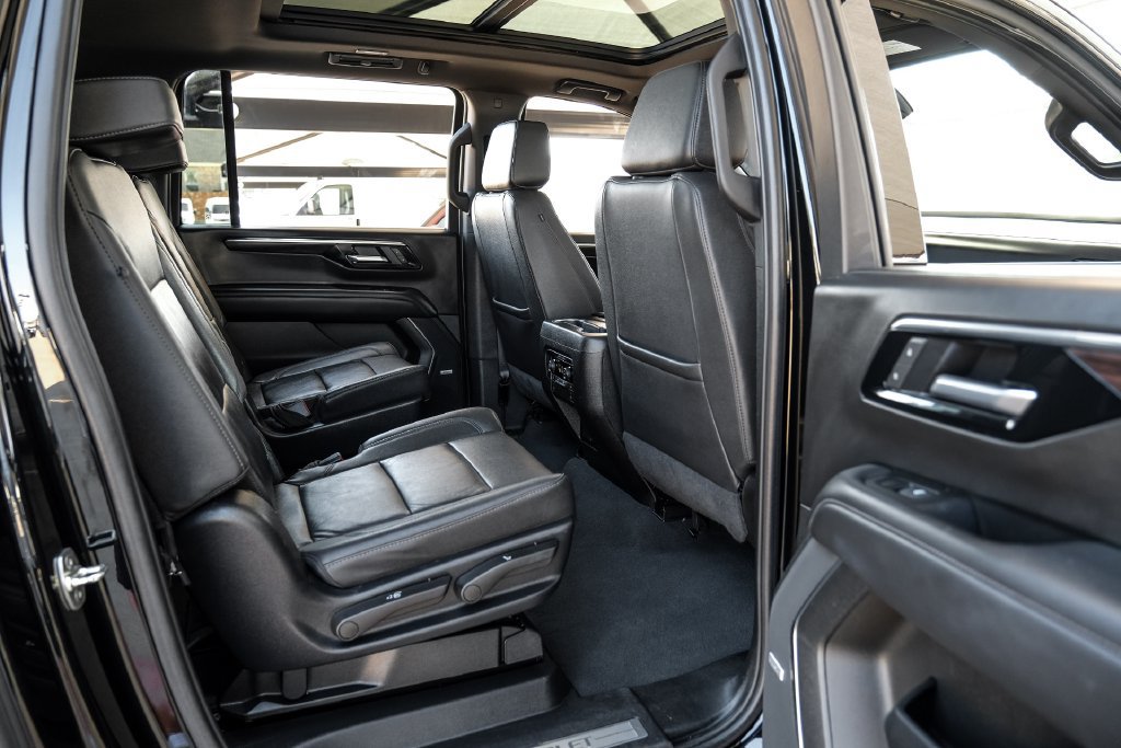 Used 2025 Chevrolet Suburban LT w/ Comfort Package RWD image 37