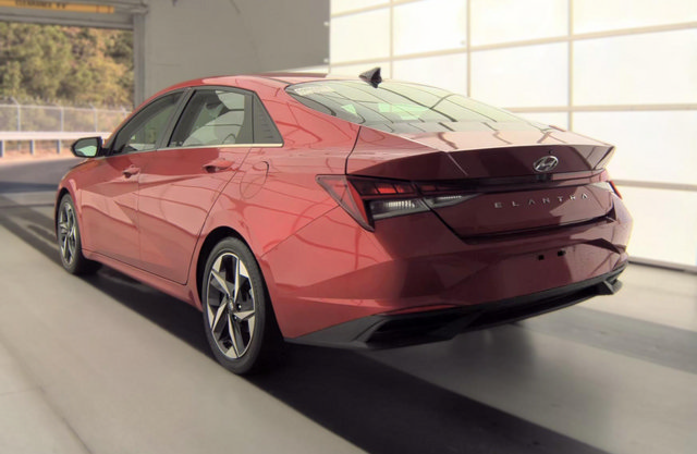 Used 2021 Hyundai Elantra SEL w/ Convenience + Premium Package FWD image 6