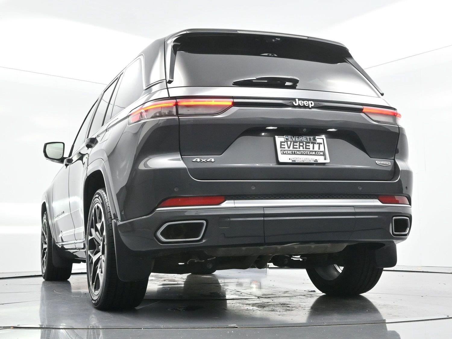 Used 2022 Jeep Grand Cherokee Summit AWD/4WD image 43
