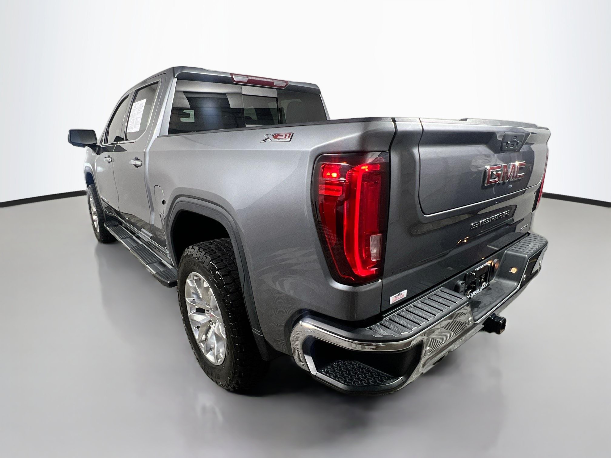Used 2022 GMC Sierra 1500 SLT w/ SLT Premium Plus Package AWD/4WD image 8