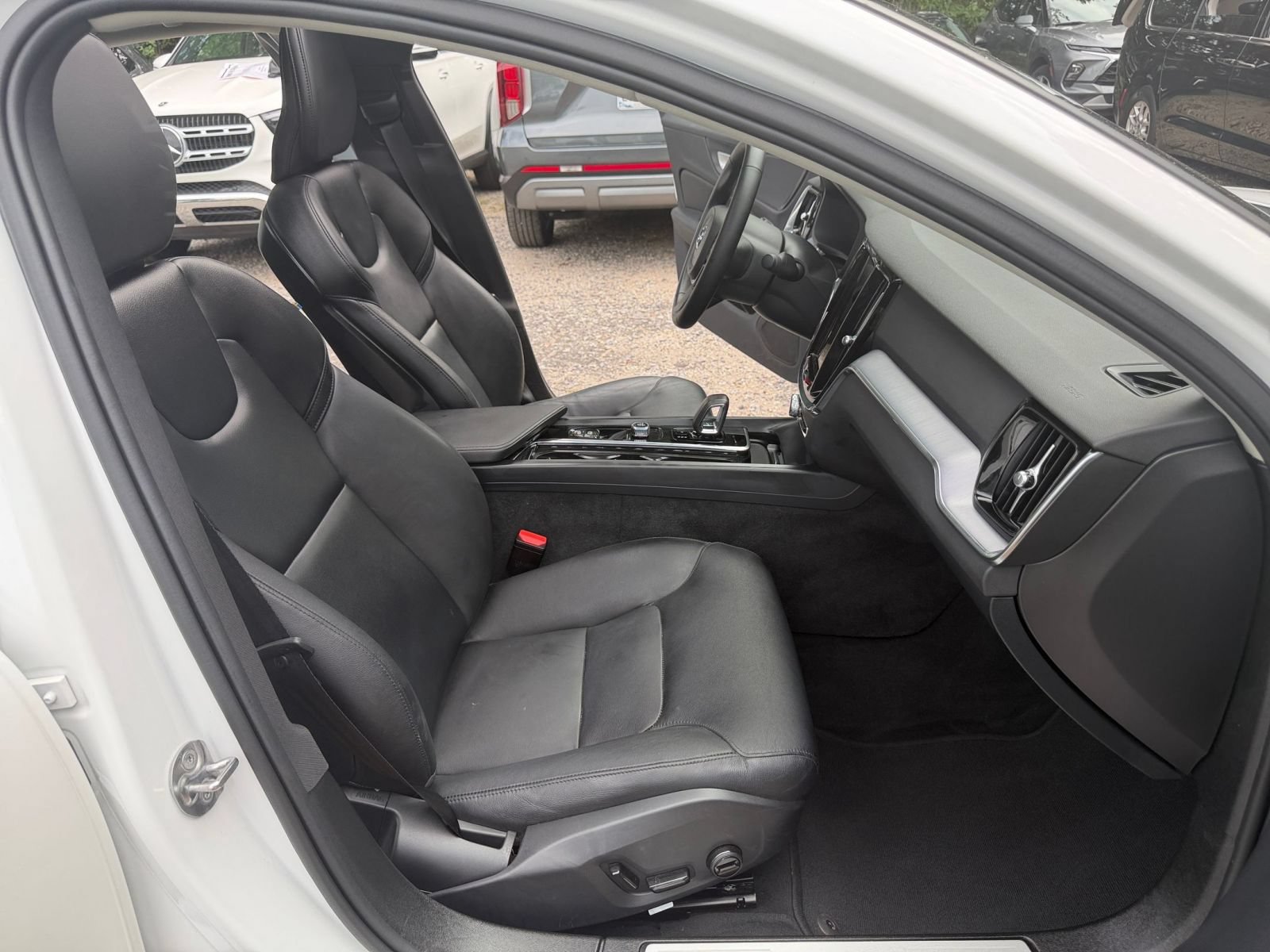 Used 2025 Volvo S60 B5 Core AWD/4WD image 36